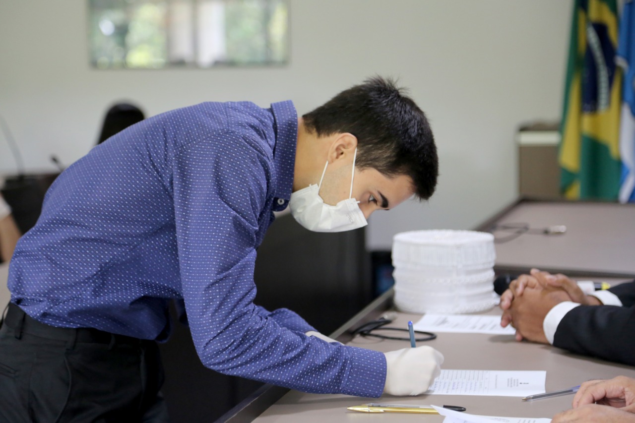 Estudantes receberam atestado de conclusão do curso. Foto: Schirlene Reis/UFS