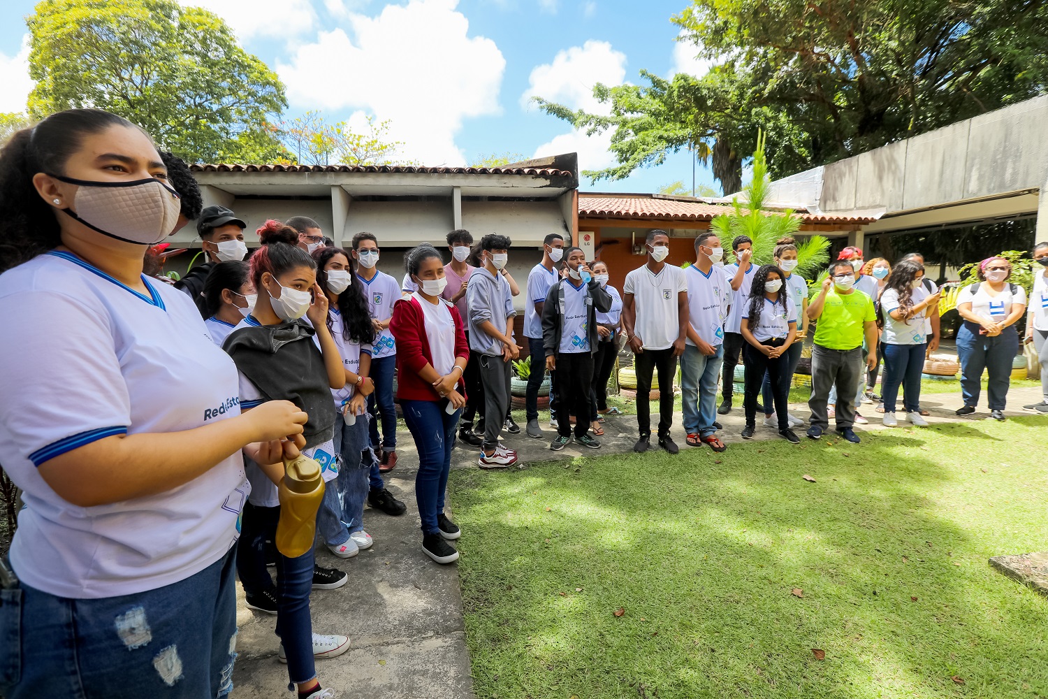 Monitores apresentam as dependências da UFS aos estudantes 