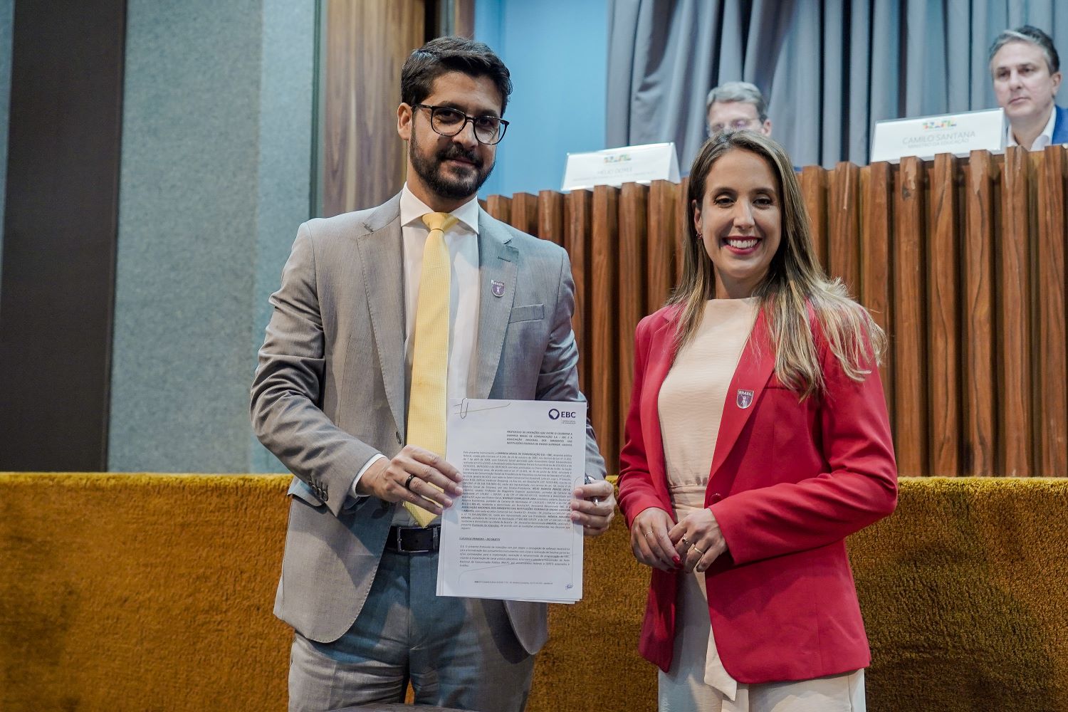 Jean Lima, diretor-geral da EBC, e Maíra Bittencourt, superintendente de Comunicação da UFS.