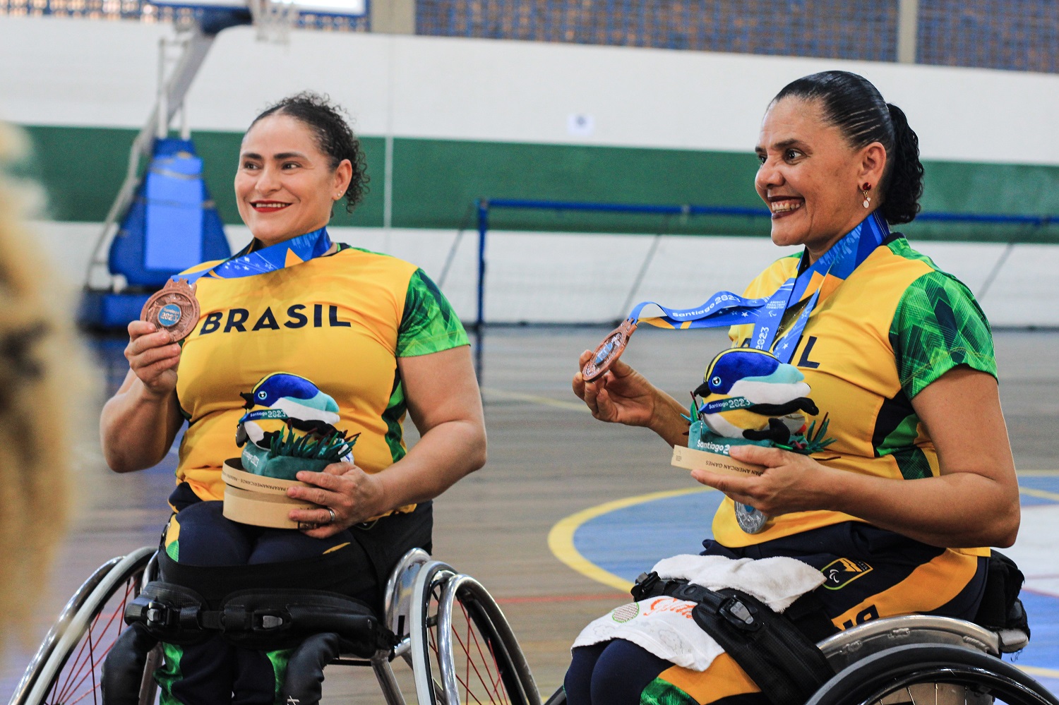 Auricelia Evangelista e Maria Gilda, medalhistas de parabadminton. (foto: Pedro Ramos/Ascom UFS)