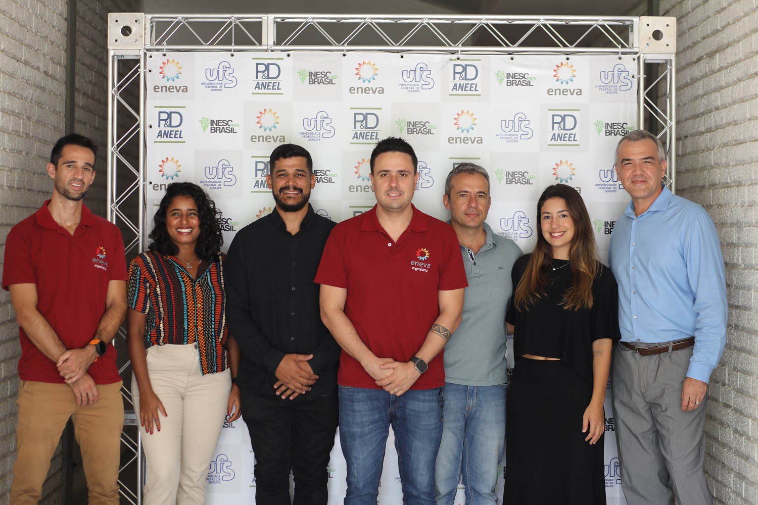 Diretor de Pesquisa e Desenvolvimento da Eneva, Lucas Garcia (centro), e equipe do projeto durante evento. (foto: Yan Lima/Ascom UFS)