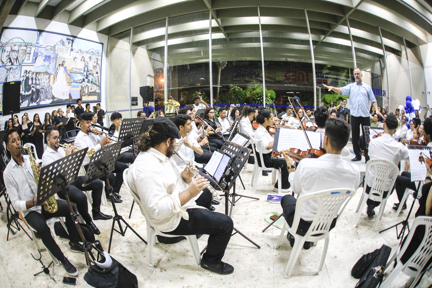 No hall da Reitoria houve apresentações musicais do Coral do Codap e do Coro e Orquestra Sinfônica da UFS. (foto: Adilson Andrade/Ascom UFS)
