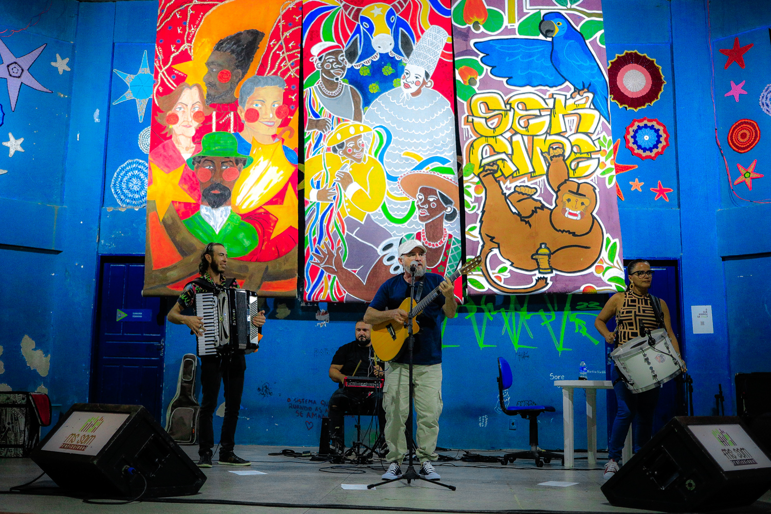 Luiz Fontineli fez show musical. (foto: Elisa Lemos/Ascom UFS)