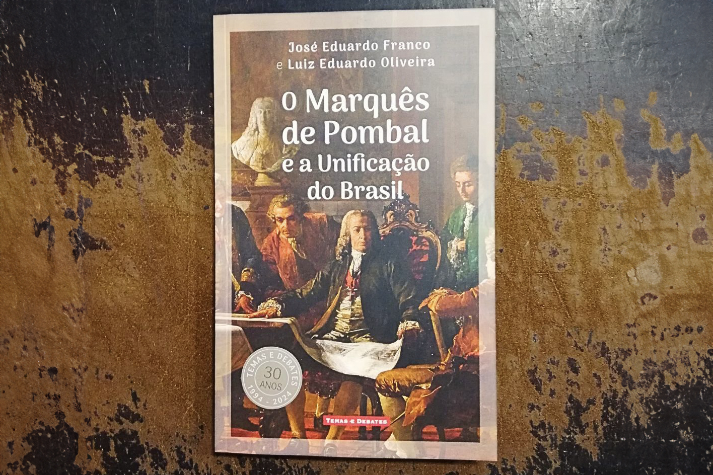 Obra foi lançada pelo selo português Temas & Debates