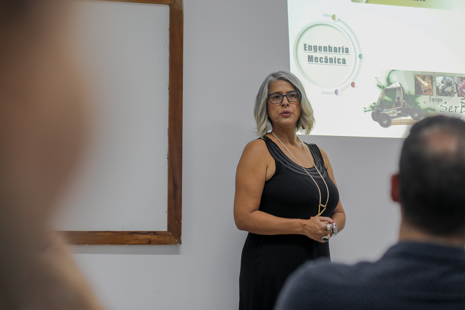 Professora Alessandra Azevedo é coordenadora do Centro de Competições da Engenharia Mecânica. (foto: Elisa Lemos/Ascom UFS)