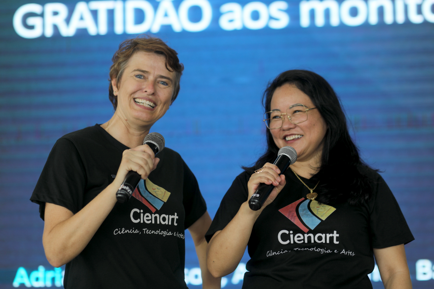 Raquel Freitag e Eliana Midori fazem parte da Comissão Executora da Cienart. (Foto: Schirlene Reis/Ascom UFS)