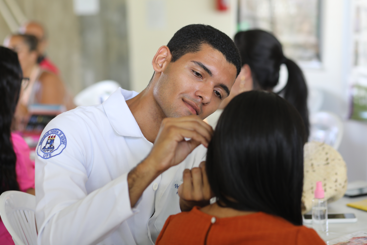 Sesao/UFS também disponibilizou auriculoterapia. (foto: Schirlene Reis/Ascom UFS)