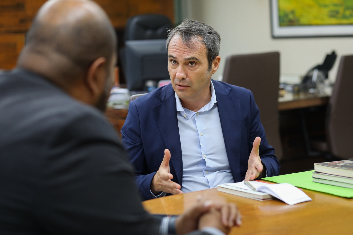 Cônsul Ricardo Cortes esteve em audiência com o reitor. O Consulado Geral de Portugal em Salvador, Bahia, atende também ao estado de Sergipe. (Foto: Elisa Lemos/Ascom UFS)