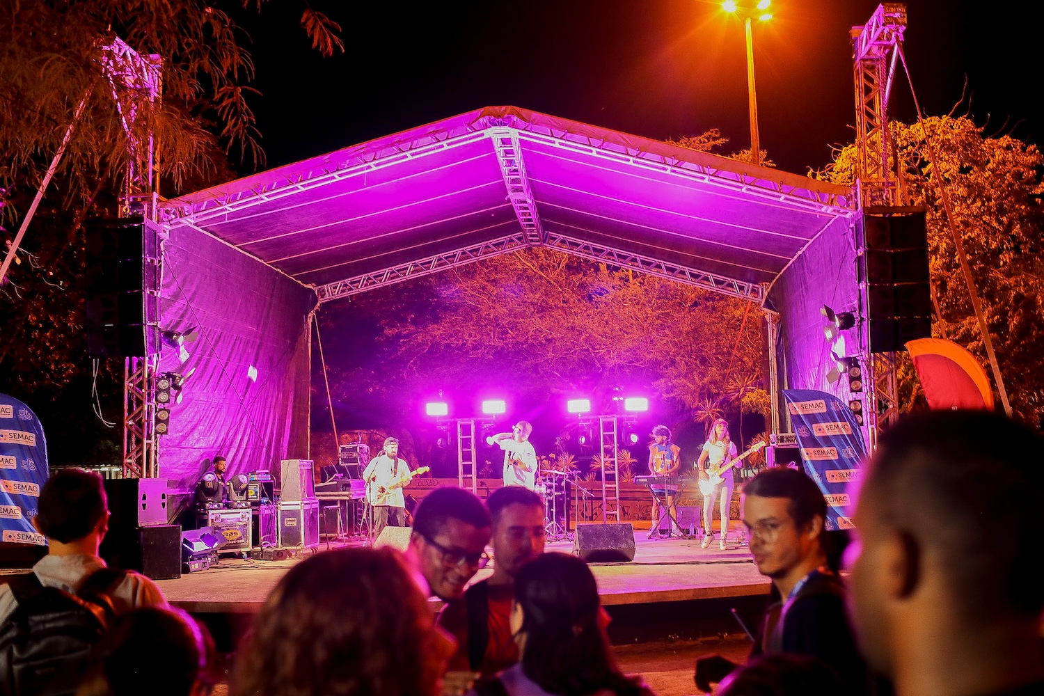 Noite de música, alegria e encontros. (Foto: Elisa Lemos/Ascom UFS)