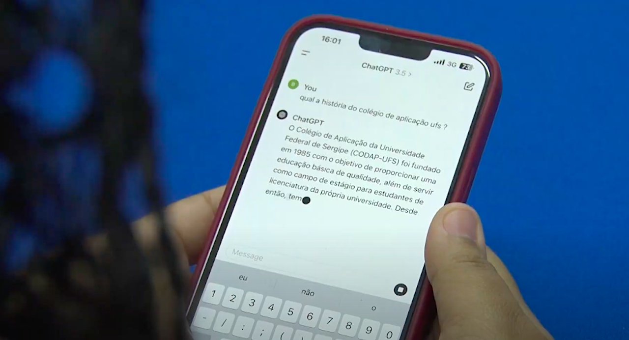 Estudos exploram impactos da IA, a exemplo do uso do ChatGPT, na educação. (Foto: Reprodução/TV UFS)