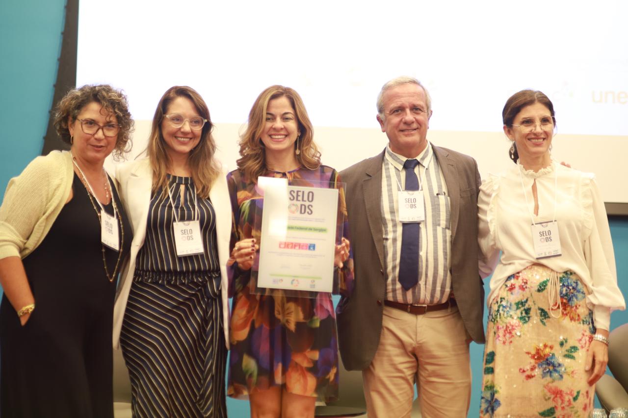 Representantes da UFS durante entrega do Selo ODS Educação 2023 em São Paulo. (foto: arquivo pessoal)