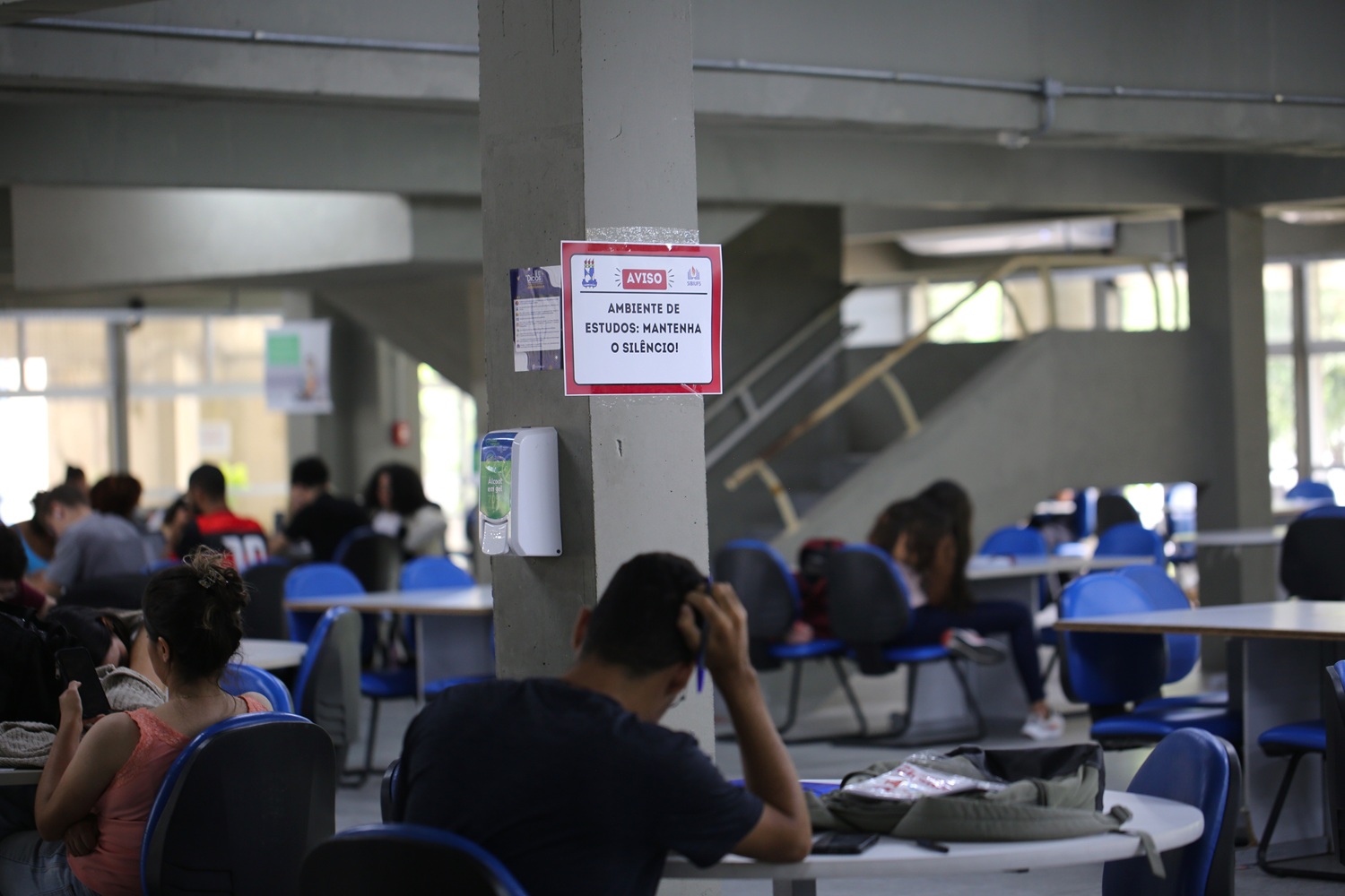 Pensando em proporcionar um ambiente tranquilo, principalmente para alunos que não têm como estudar em casa, a UFS possui sete bibliotecas espalhadas pelo campi. (Foto: Janaína Cavalcante/ Ascom UFS). 