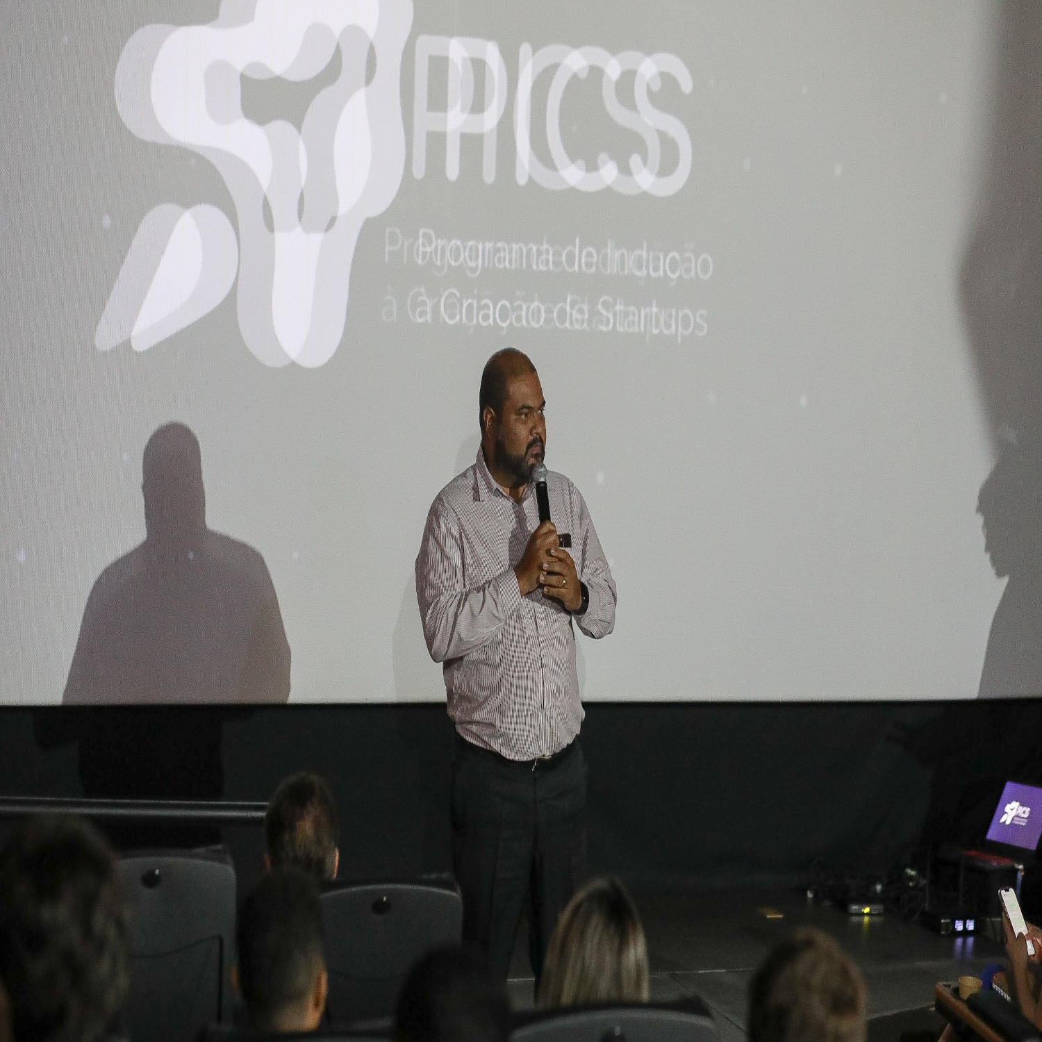 O reitor da UFS, Valter Santana, esteve presente no evento e destacou a importância de criações inovadoras tecnológicas. (Foto: Elisa Lemos / ASCOM UFS)