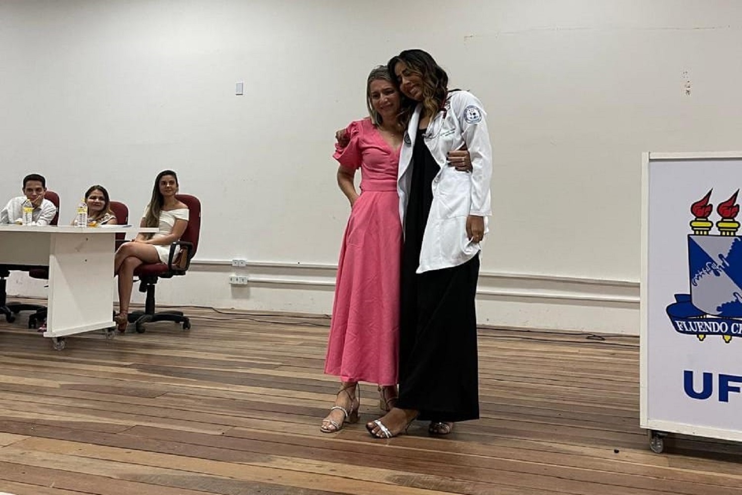 Gabrielly atribui as suas conquistas ao apoio de sua mãe que sempre a orientou na busca de uma graduação.  (Foto: arquivo pessoal)