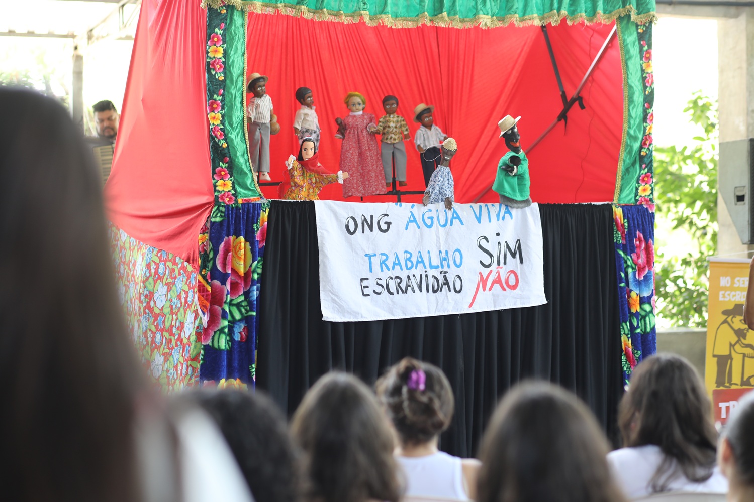 Grupo Teatro de Bonecos Mamulengo de Cheiroso apresenta peça na UFS (Foto: Janaína Cavalcante / Ascom UFS)