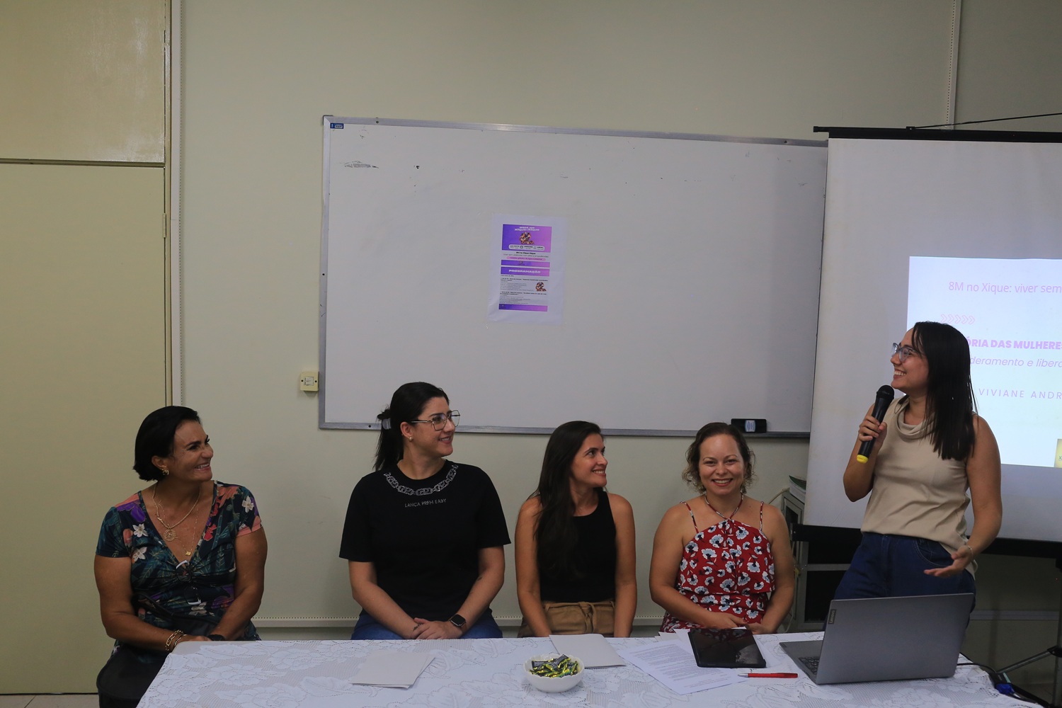 Pesquisadoras falam sobre vivências e lutas femininas (Fotos: Janaína Cavalcante/Ascom UFS)