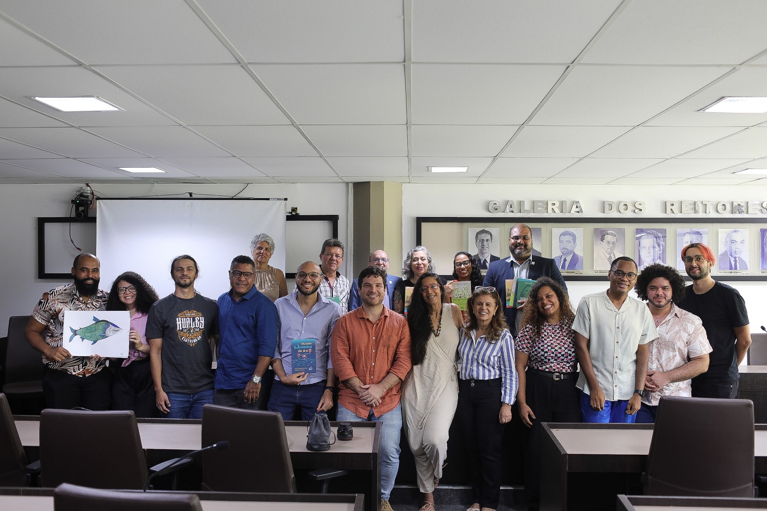 Escritores fazem pré-lançamento de títulos publicados pela Editora UFS (Foto: Elisa Lemos/Ascom UFS)