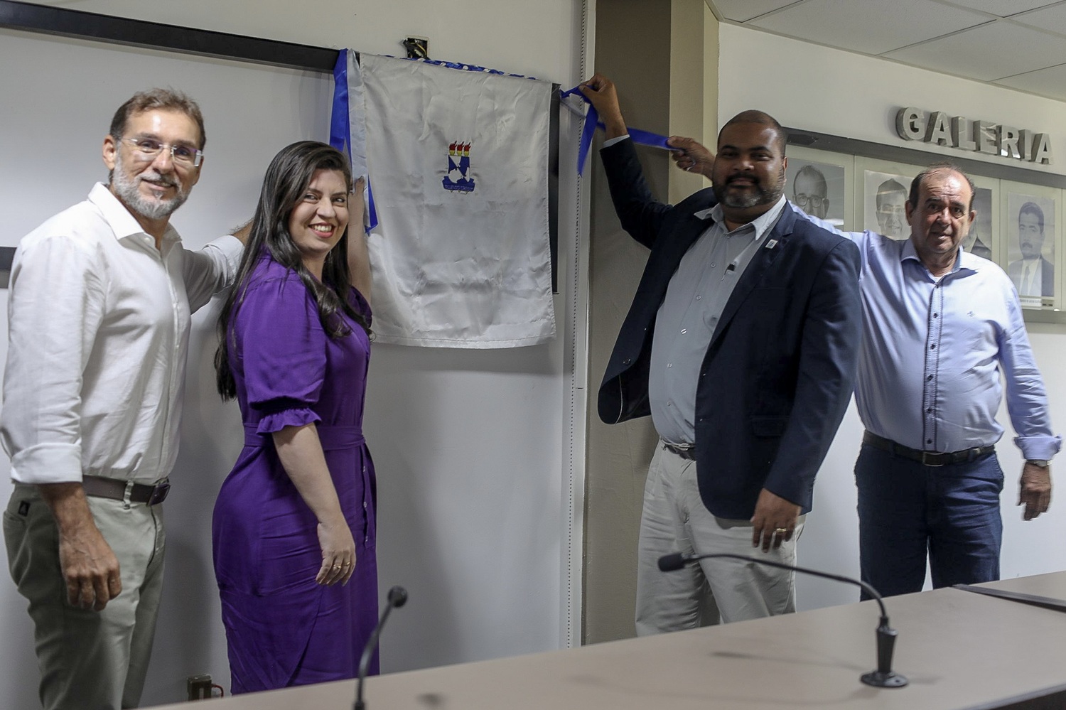 Valter Santana descerrou seu retrato ao lado dos professores Manoel Cerqueira, Josimari de Santana e Angelo Antoniolli.  (Foto: Elisa Lemos/Ascom UFS)